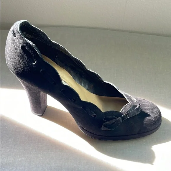 Daisy Fuentes Black Suede Scallop Laced Trim Heels Size 7 - Picture 4 of 10